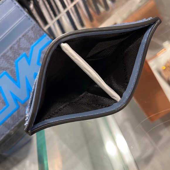 Michael Kors Cooper Graphic Logo Tall Card Case Denim Multi 36S3LCOD2B
NWT - Picture 8 of 16